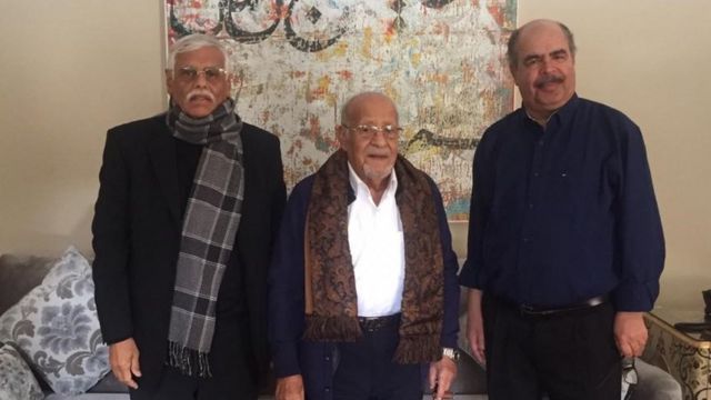 مع العيني (في الوسط) وعلي محسن حميد السفير الأسبق للجامعة العربية في لندن