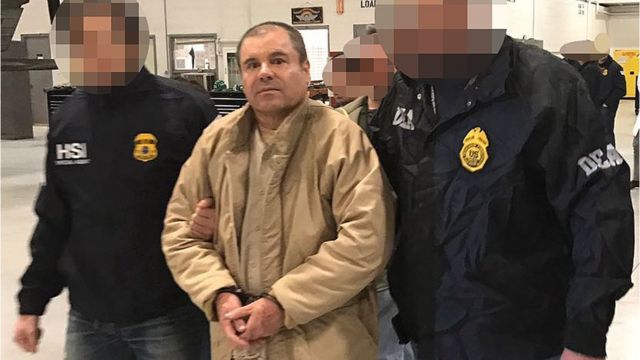 "El Chapo" al momento de su extradición a Estados Unidos.