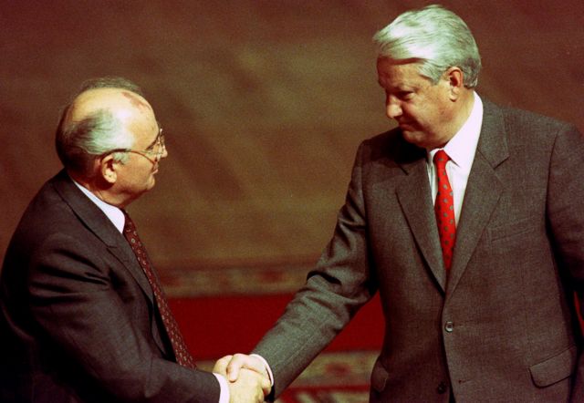 Mikhail Gorbachev (left) and Boris Yeltsin.