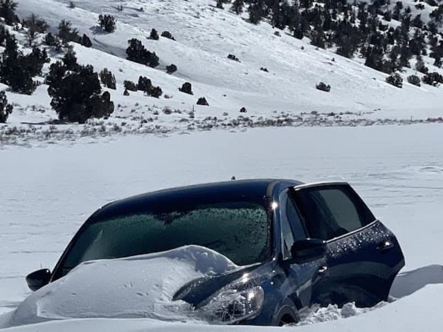 El coche de Jerry Jouret atascado en la nieve