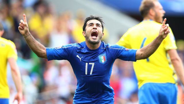 Eder celebra un gol para Italia