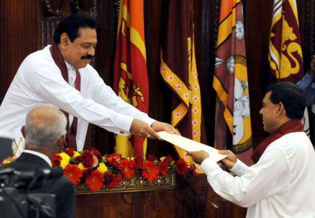 2010 වසරේ ආර්ථික සංවර්ධන අමාත්‍ය ධුරය භාර ගනිමින්