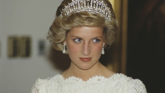 Princess Diana wears a tiara