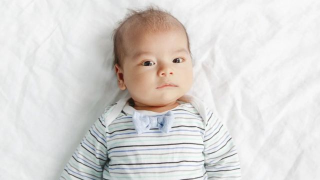 O despertar frequente dos bebês pode ser difícil para os pais, mas desempenha papel importante para manter os bebês saudáveis e seguros