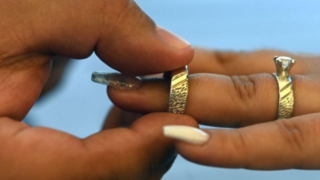 جدل واسع حول القوانين التي تنظم الخطبة والزواج في مصر