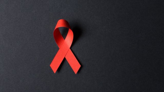 Lazo rojo, símbolo de la lucha contra el VIH/sida.