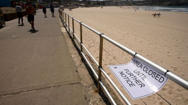 Табличка на пляже в Сиднее