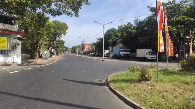 கொழும்பு மக்கள் கண்ணீர் புகை குண்டு வீச்சு