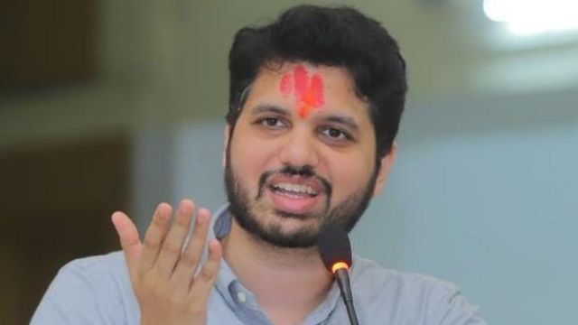 वरुण सरदेसाई