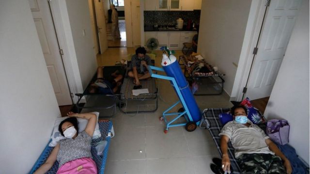 Quang cảnh tại một bệnh viện dã chiến ở TP HCM tháng 8/2021