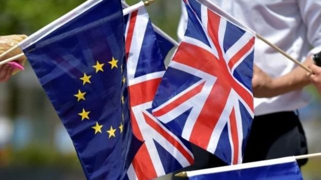 Banderas de la UE y Reino Unido