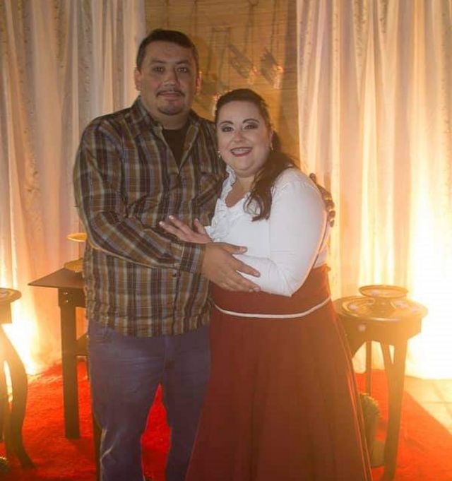 Felipe Garcia abraçado à irmã, Ana Claudia