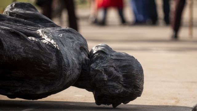 Una estatua de Colón derribada en Minnesota