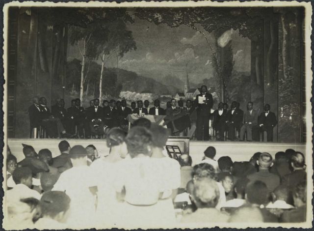 Mesa principal de uma festa da Frente Negra Brasileira em 1935