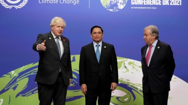 Thủ tướng Phạm Minh Chính và Thủ tướng Anh Boris Johnson ở Cop26, Glasgow ngày 1/11