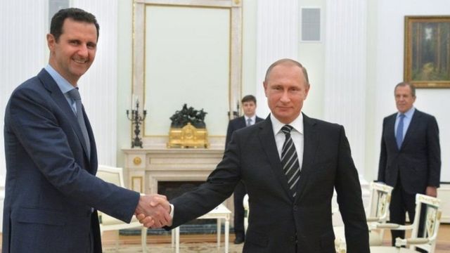 Prezida Assad (ibufamfu) na Vladmir Putin (iburyo) arongoye igihugu c'Uburusiya