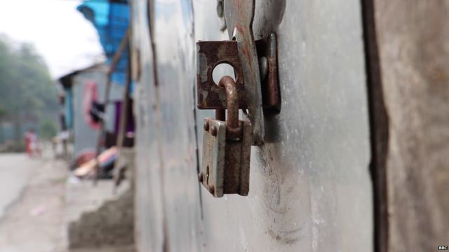 दुकान पर ताला