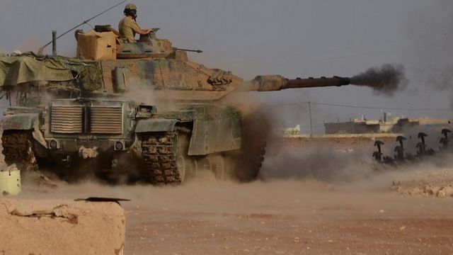 جنود أتراك أثناء القتال إلى جانب عناصر من الجيش السوري الحر
