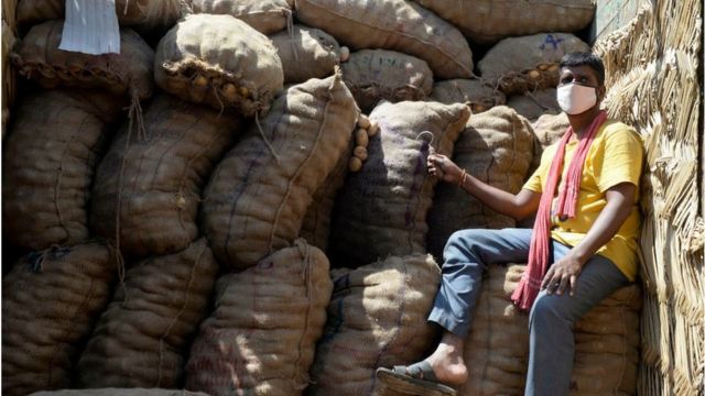 এবার আলুর মজুদ ১০ লাখ টন কম বলে জানা গেছে।