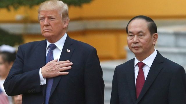 Chủ tịch Trần Đại Quang tiếp đón Tổng thống Mỹ Donald Trump ở Hà Nội ngày 12/11/2017