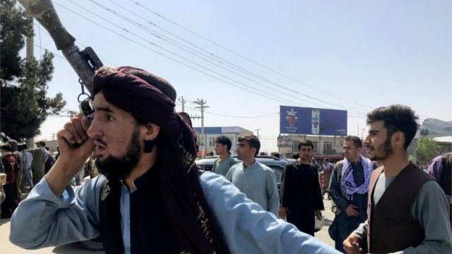 Membro do Talebã em Cabul, em 16 de agosto