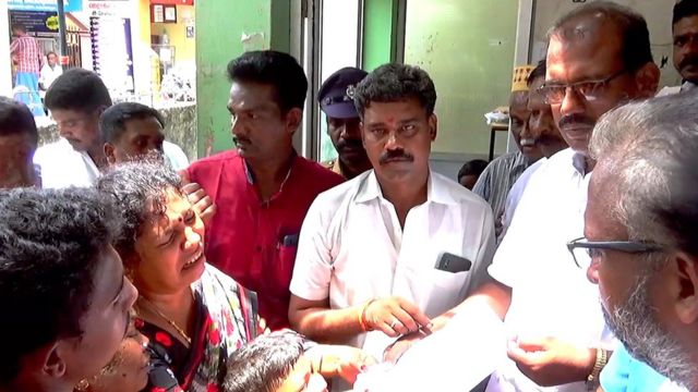 முத்துக்குமரன் குடும்பத்தினர்