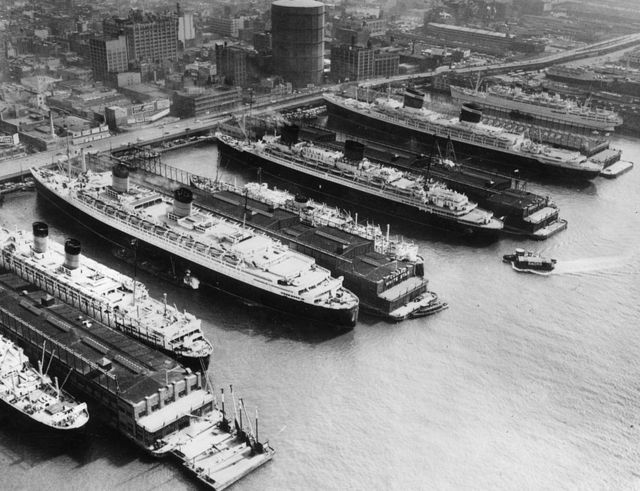El puerto de Nueva York en la década de 1950.