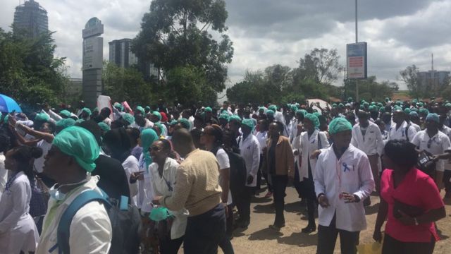 Les manifestants ont marché devant le ministère de la Santé