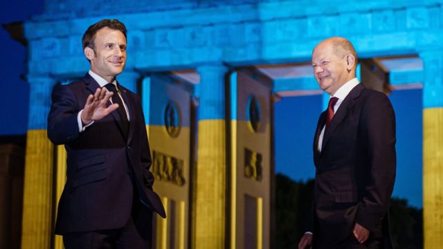 Macron (ibumoso) na 'Chancellor' w'Ubudage Scholz i Berlin