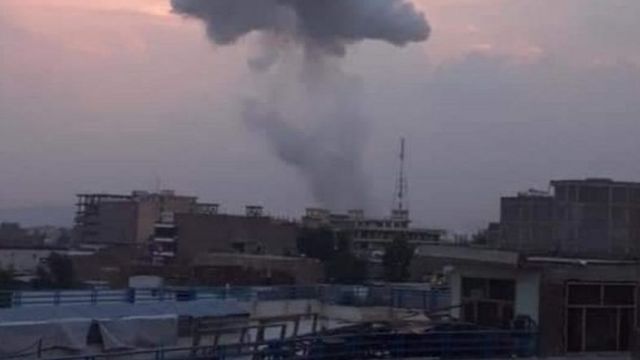 یہ جھڑپ اتوار کی شام اس وقت شروع ہوئی جب عسکریت پسندوں کے ایک گروپ نے کار بم دھماکے میں اڑا دیا اور صوبائی جیل پر حملہ کیا