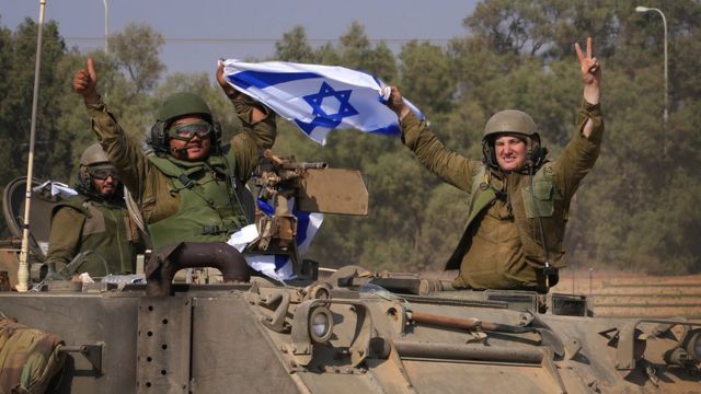 Israeli soldiers at Gaza border