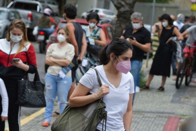 Pessoas com máscaras em Belo Horizonte (16 de janeiro de 2022)