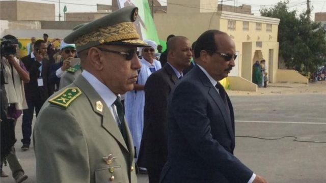 Le général Mohamed Ould el Ghazouani au premier plan, aux côtés de Mohamed Ould Abdelaziz