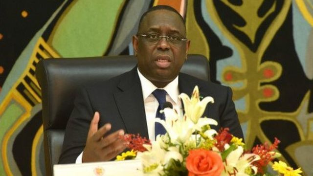 La président Macky Sall a précisé que la mise en service de "six autres projets d'énergie solaire et éolienne" d'ici à 2018" devrait améliorer la fourniture de l'électricité au Sénégal