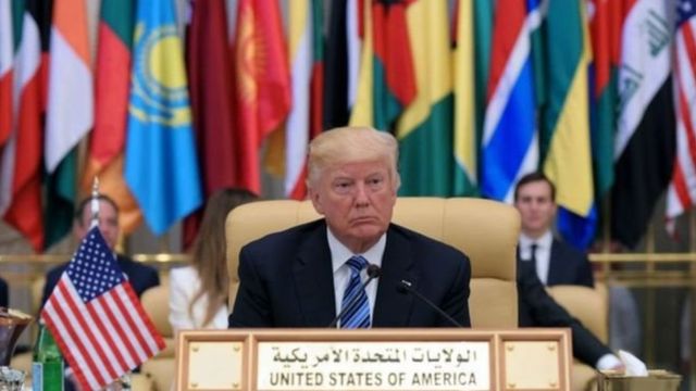Presiden Trump di KTT Islam Arab Amerika di Riyadh pada tahun 2017.