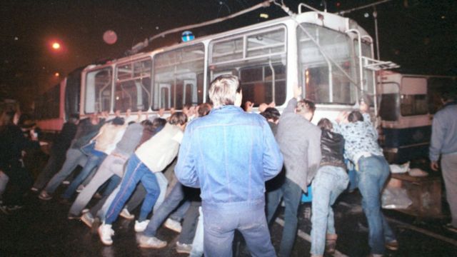 Августовский путч в Москве: на пересечении Садового кольца и Нового Арбата в ночь на 21 августа 1991 года