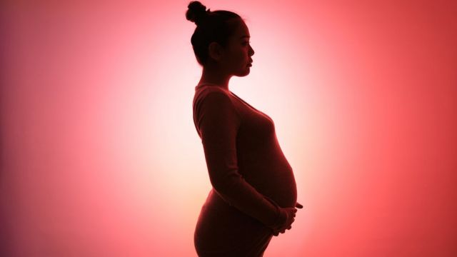 Maternité : Pourquoi les femmes ne devraient pas attendre 3 mois pour  annoncer leur grossesse, selon les experts - BBC News Afrique