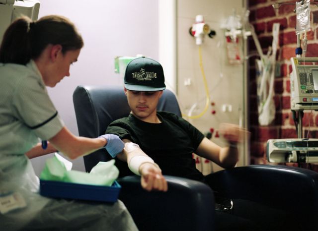 Joe with a nurse during chemotherapy