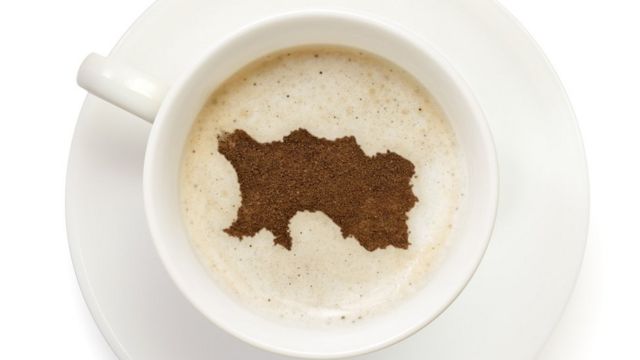 Чашка кофе с сидуэтом острова Джерси