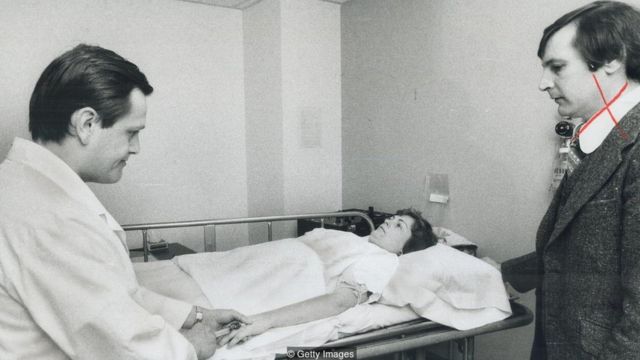 O que h&aacute; por tr&aacute;s do estigma do tratamento com eletrochoque, eficaz contra  depress&atilde;o grave - BBC News Brasil