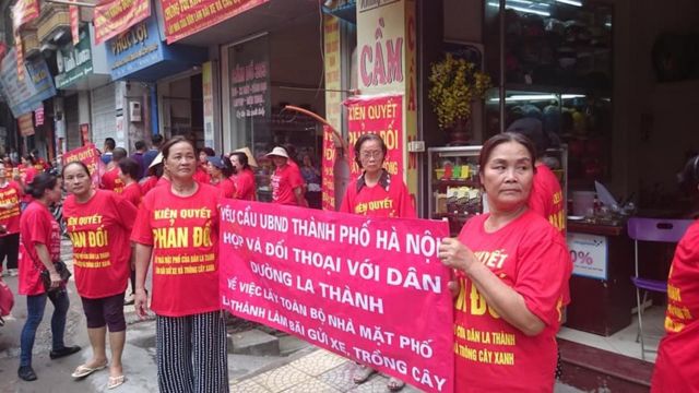 Người dân từ 139 nhà vẫn kiên trì đi tuần hành biểu tình từ tháng 5 năm ngoái đến nay