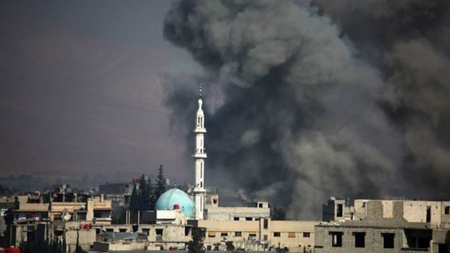 Qiiq isxiray hawada magaalada Arbin ee gobolka Bariga Ghouta ee go'doonsan, kaddib duqeymo la sheegay in ciidammada dowladda ay halkaasi ka gaysteen