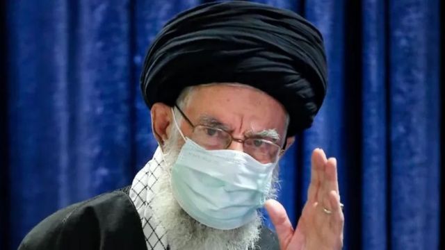 آیت الله خامنه ای مذاکره کنندگان ایران را از تماس مستقیم با آمریکا منع کرده است