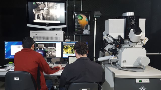 Cientistas em um dos laboratórios do CNPEM