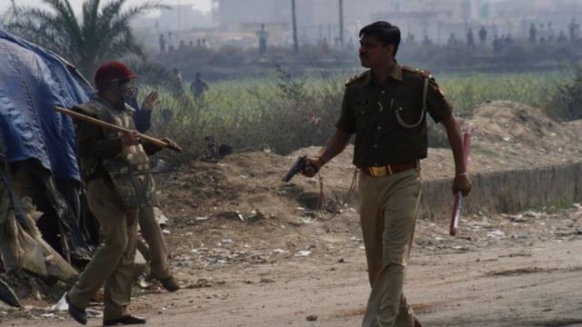1200 एन्काऊंटरमध्ये 40 गुन्हेगार मारल्याचा योगी आदित्यनाथ यांचा दावा आहे.