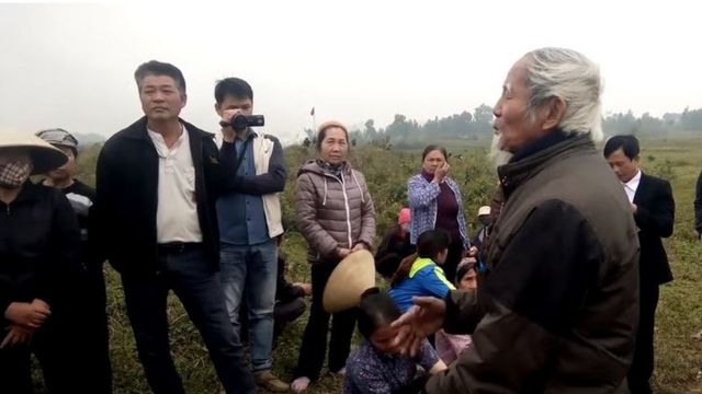 Trong video, cụ ông tên Kình giải thích về tranh chấp khiếu kiện tại xã Đồng Tâm