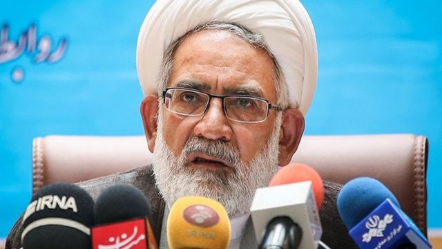 محمد جعفر منتظری، دادستان تهران میگوید کسی که هشت سال مدیریت عالی کشور را بر عهده داشته از دفاع از حقوق مردم دم میزند