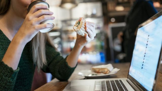 O que significa munching? - Pergunta sobre a Inglês (Reino Unido)