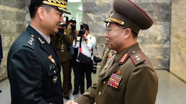 김도균 남측 수석대표와 안익산 북측 수석대표