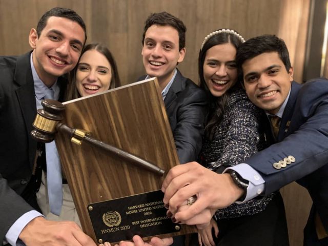 Los Estudiantes Venezolanos Que Ganaron Una Prestigiosa Competencia En Harvard Sobre Los Retos Del Mundo c News Mundo